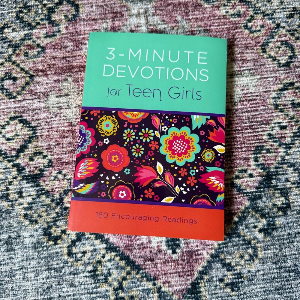 3-Minute Devotions for Teen Girls Book